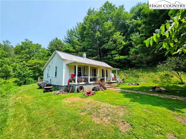 785 W Deep Ford Rd, Lansing, NC 28643