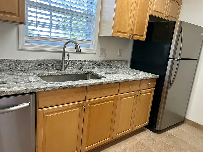 305 Walnut St — Photo 7