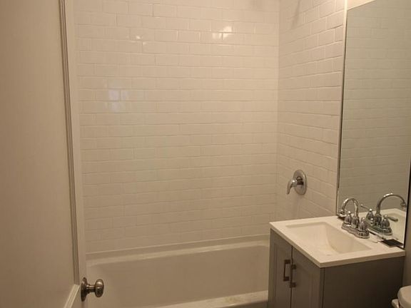 4th image of 4407 N La Crosse Ave