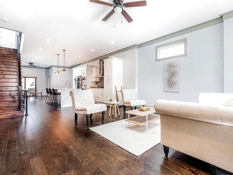 4319 Hunt Ave — Photo 2