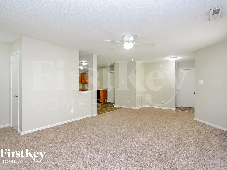 10605 Glenayr Dr — Photo 4