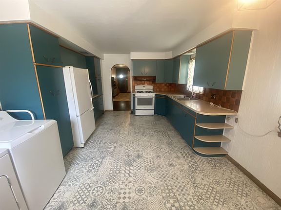 5th image of 321 E 3rd St