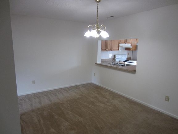 5th image of 865 Westminster Ln