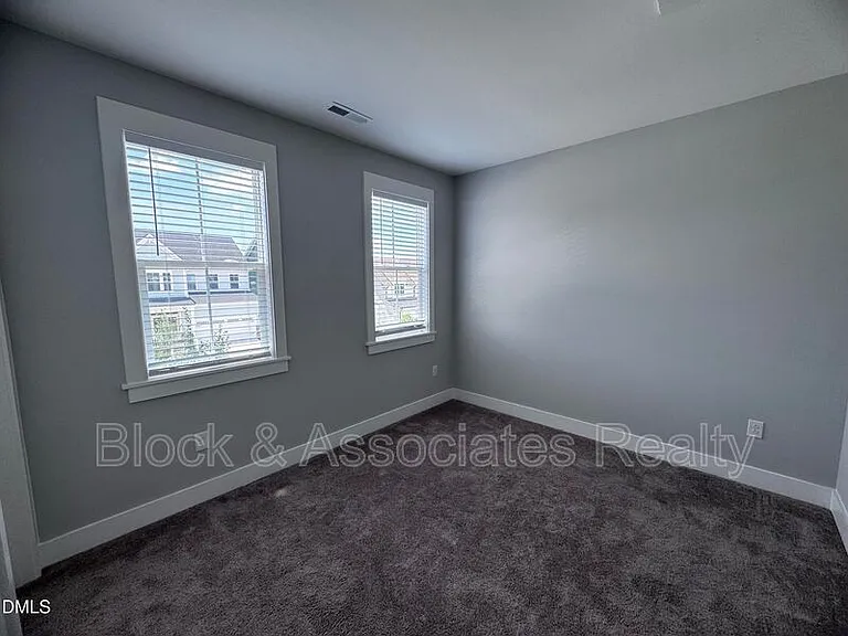 440 Douglas Falls Dr — Photo 16