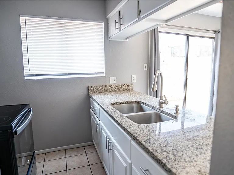 3003 Parker Ln #D — Photo 2