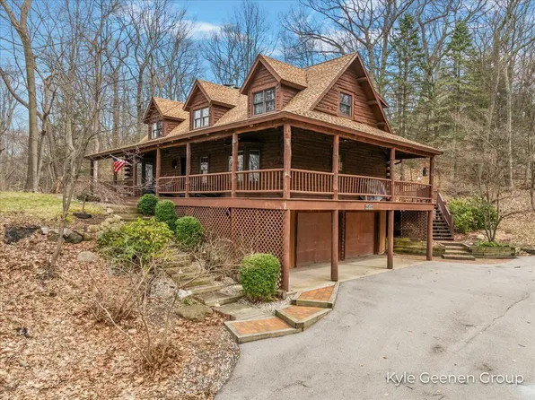 8963 Lakeshore Dr, West Olive, MI 49460