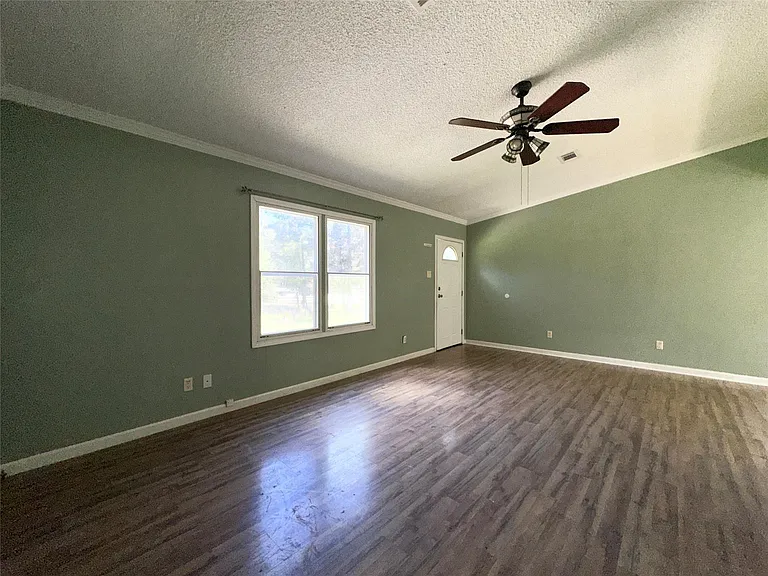 18143 Breezy Dr — Photo 25