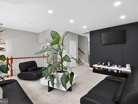 5th image of 5061 Ottawa Park Pl