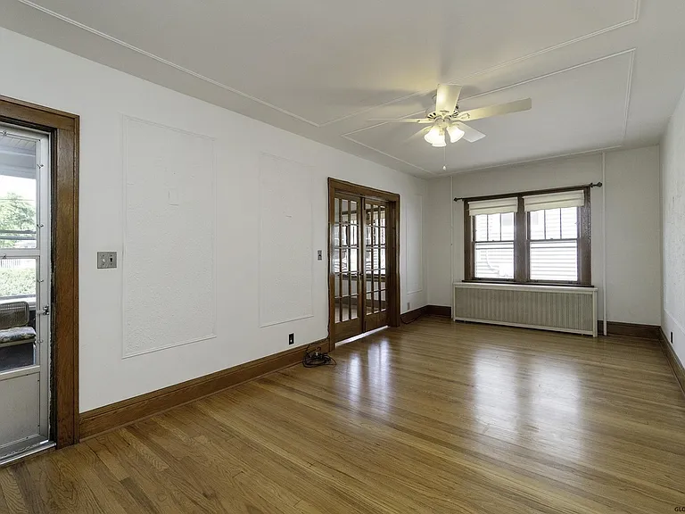 110 Hollywood Ave #1 — Photo 23