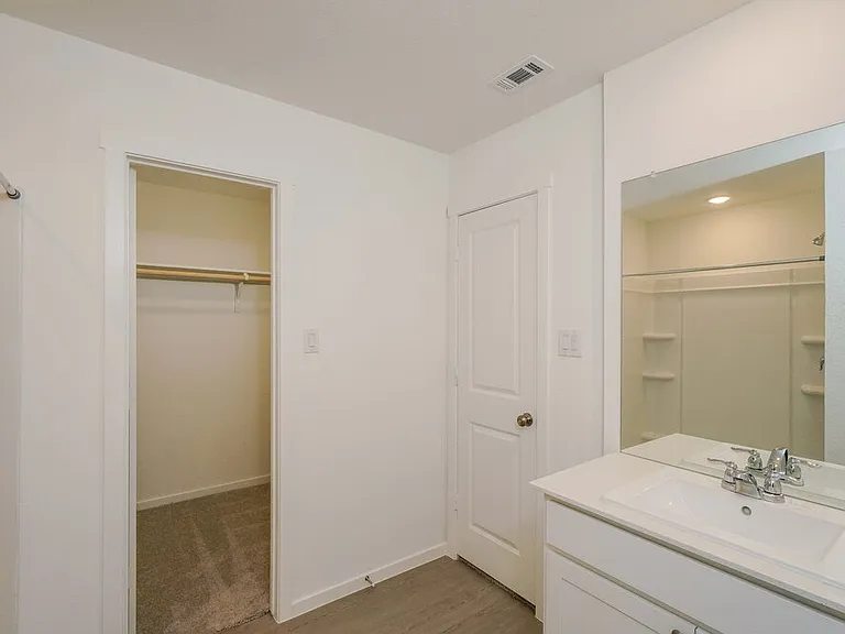 543 Roquefort St — Photo 10