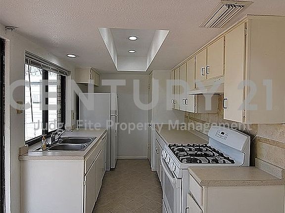 4th image of 810 Quebec Dr