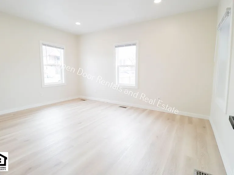 417 W 4th St — Photo 7