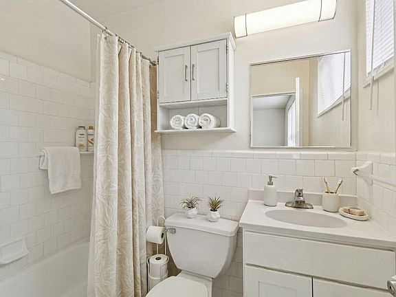 4th image of 100-120 Fort Dr NE #105-02