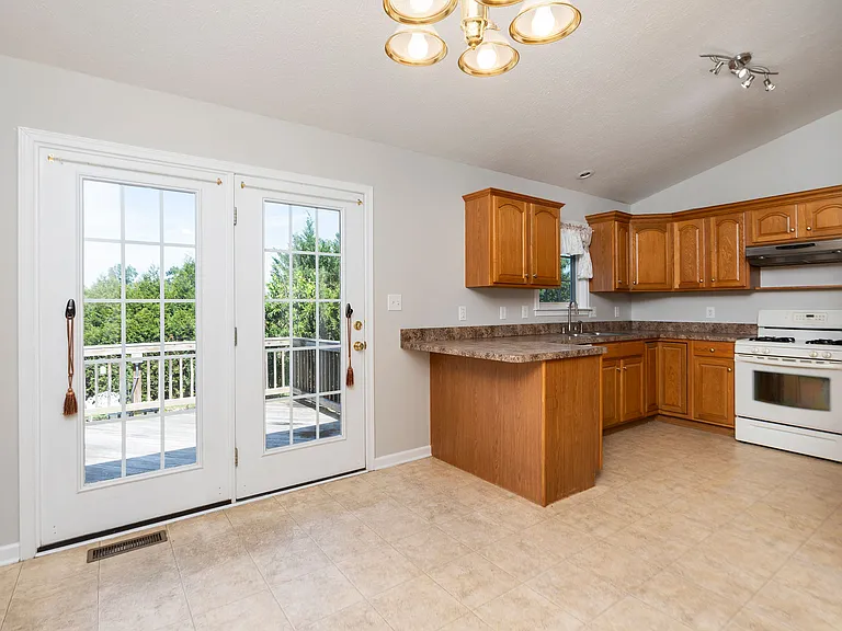 88 Cedarcrest Dr — Photo 3