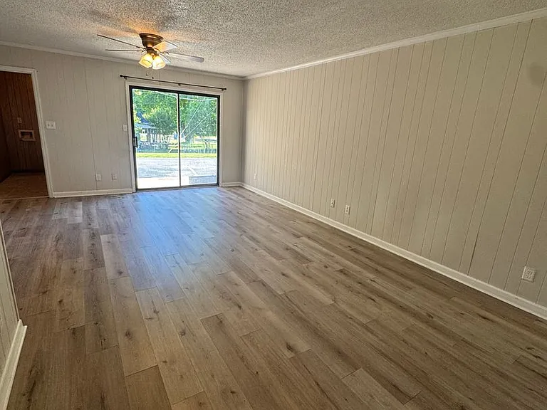 1010 Washington St NW — Photo 3