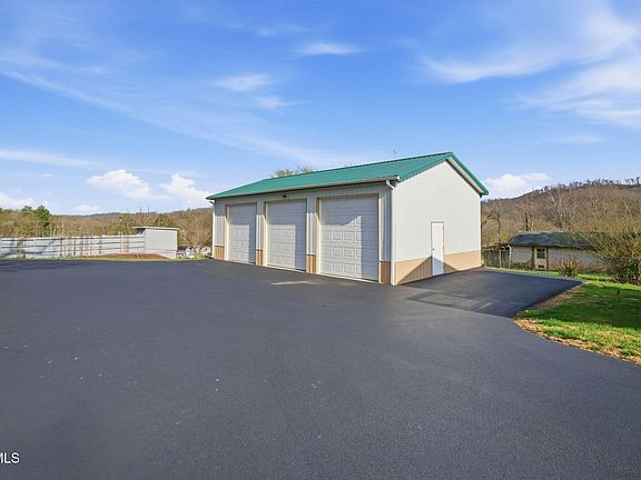 3rd image of 307 Tween Hills Rd