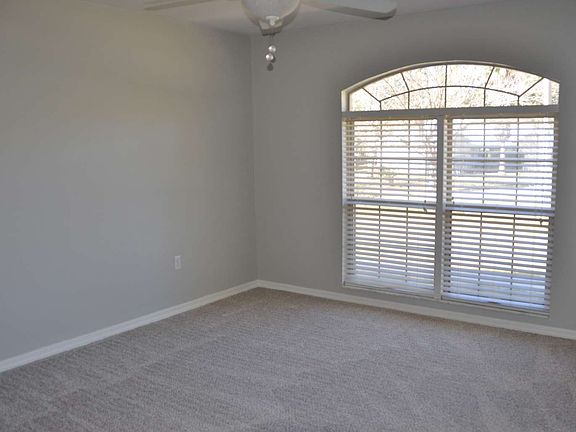 5th image of 193 NW Lakeside Ct