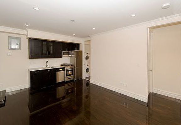 3rd image of 535 Hudson St APT 4F