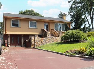 11 Wanda Pl, Selden, NY 11784