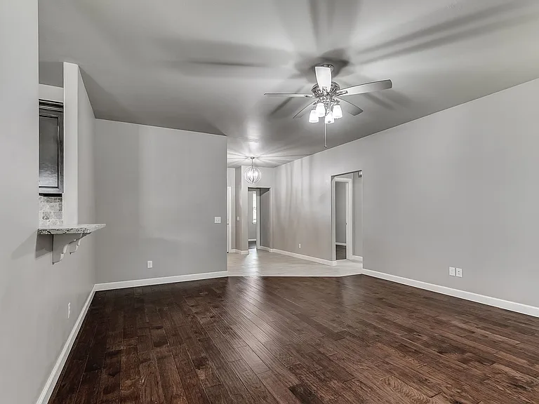 2709 Pacifica Ln — Photo 25