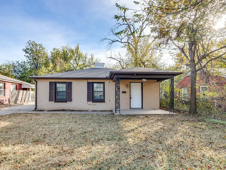 506 E Curtis Dr — Photo 1