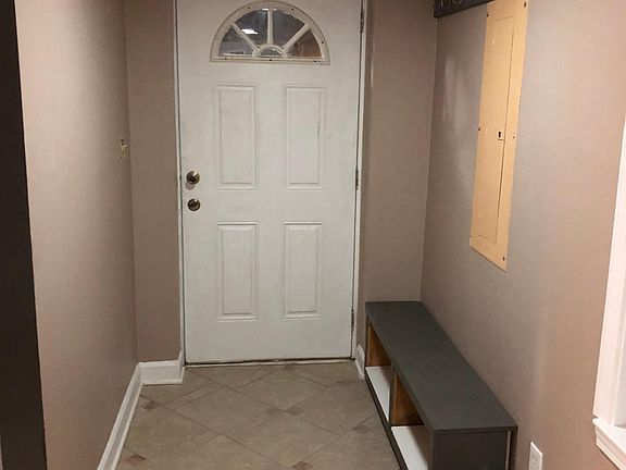 Entryway/ Hallway