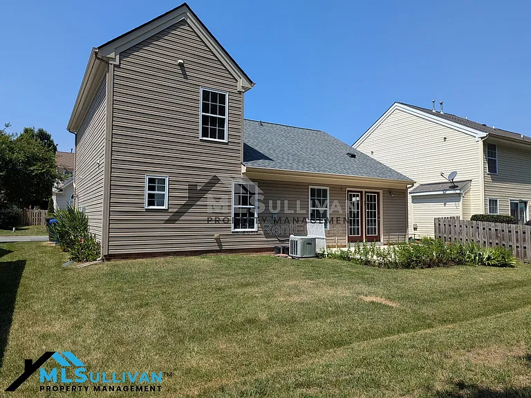 1327 Fairmont St — Photo 16