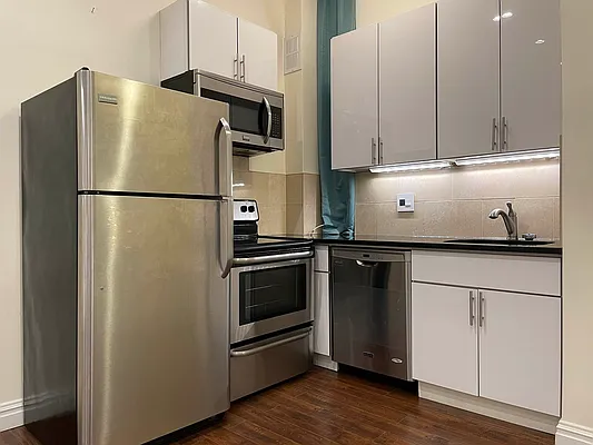 Rented by Lucas X Realty LLC | media 7