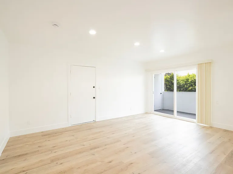 904 N Sierra Bonita Ave — Photo 4