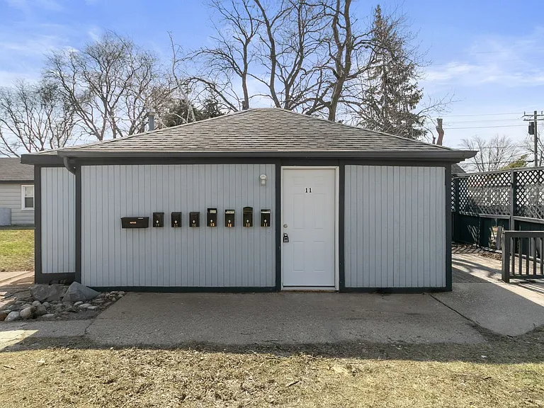 24311 Plymouth Rd — Photo 11