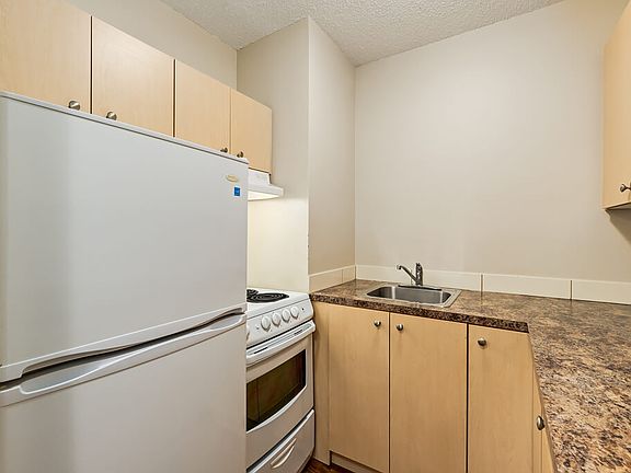 4th image of 11 Greenbrook Dr E #6c5da434d