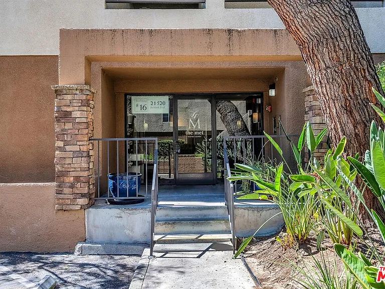 21520 Burbank Blvd #313 — Photo 27