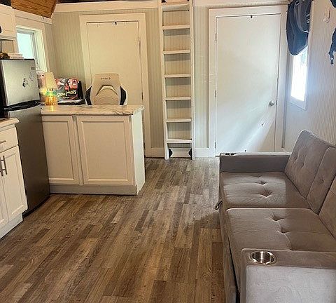 3rd image of 5628 Bay Ln