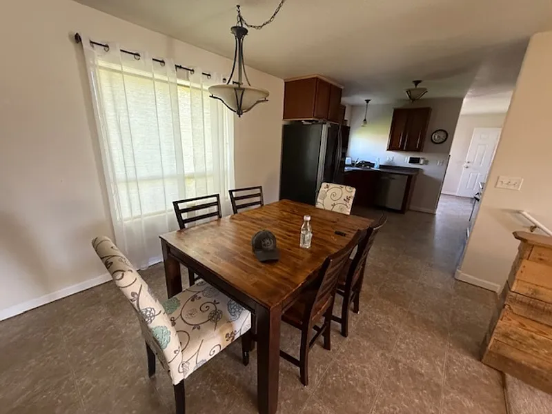 2 bed, 2.0 bath, 2696 sqft, $1,900 — Photo 3