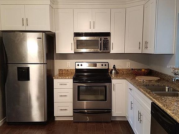 5th image of 211 E Bay St