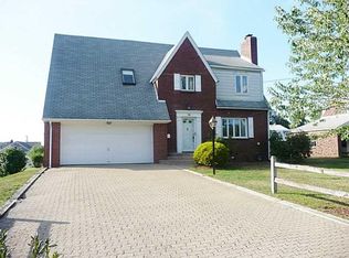 136 Clarendon Ave, Lower Burrell, PA 15068