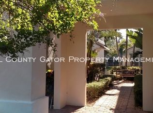 5823 Cove Cir, Naples, FL 34119