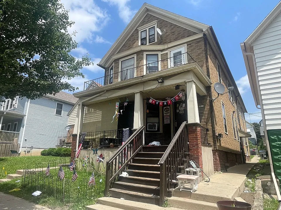 2414 S 9th St. (4 Unit + Garage)