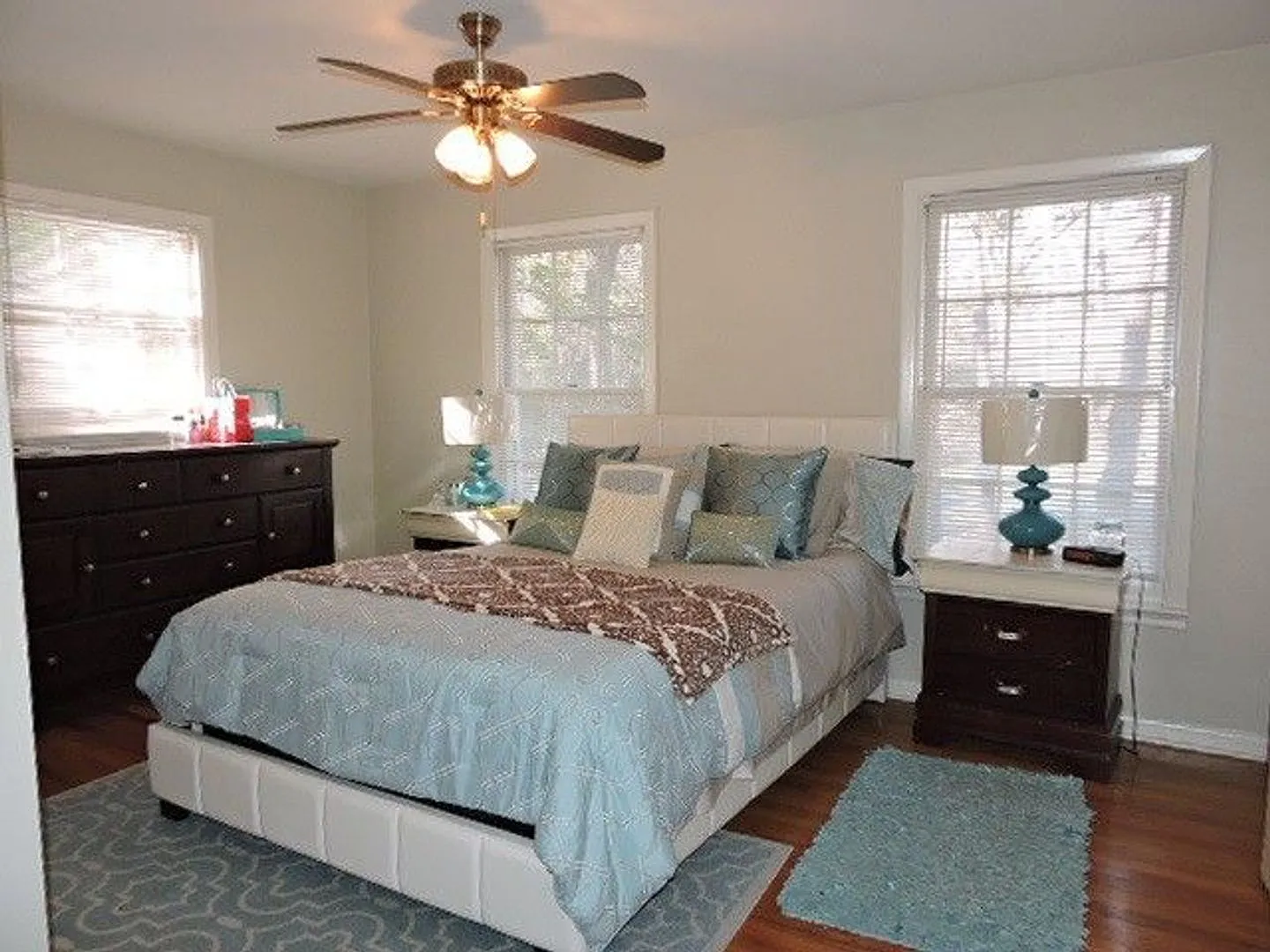3155 Lakeshore Drive - Large Home in Lakeshore Estates — Photo 2