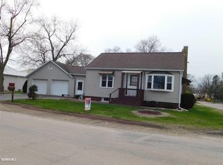 2107 Market St, Thomson, IL 61285