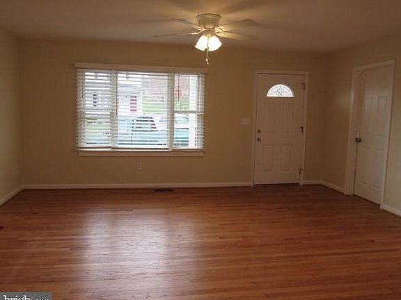 5th image of 252 Polk St