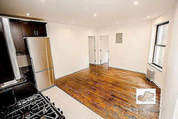 Rented by Jonis Realty | media 1