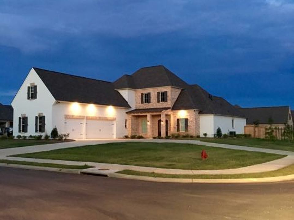 1st image of 165 Belle Terre Dr