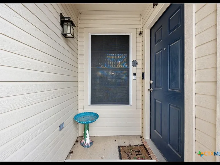 3810 Clementine Dr — Photo 2