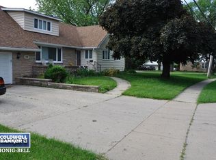 416 McHenry Ave, Crystal Lake, IL 60014