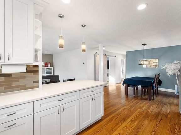 5th image of 1615 SW Huntington Ave
