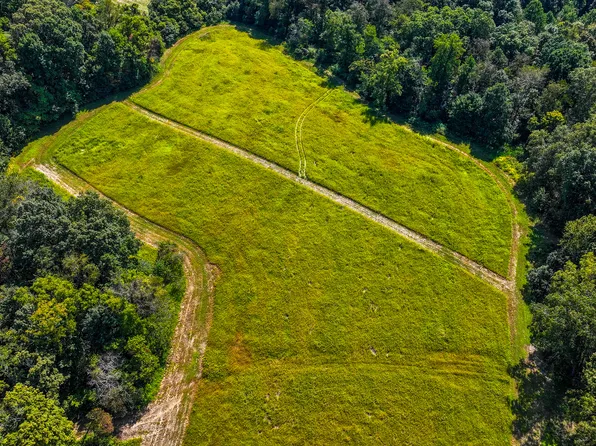 2 E Scotland Rd, Bloomfield, IN 47424