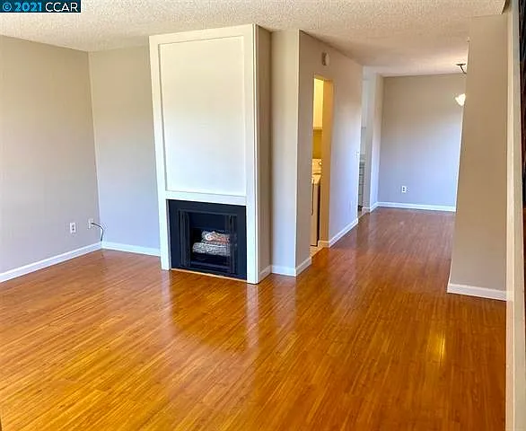 2 bed, 1.5 bath, 1018 sqft, $2,895 — Photo 4