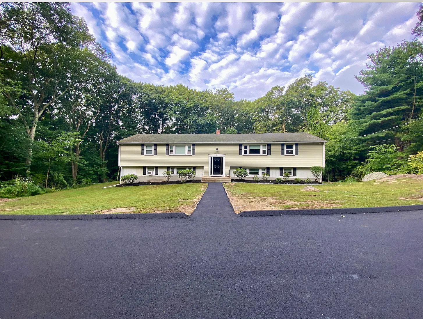 2 bed, 970 sqft, $2,100 — Photo 1