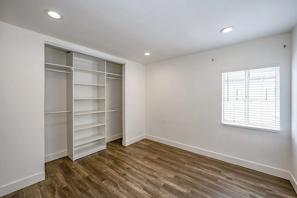 2 bed, 952 sqft, $2,900 — Photo 2